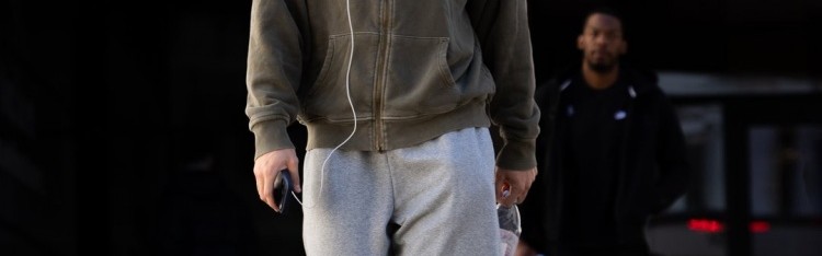 造访丹佛高原！火箭众将穿搭：申京毛衣工装裤很时尚 KD仍一身黑