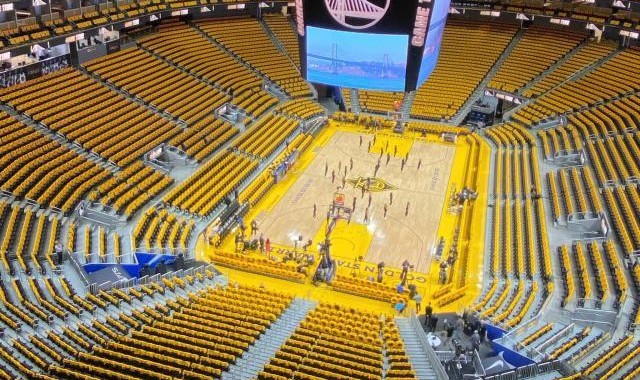 kaiyun-【现场】满怀感恩重返西决舞台 勇士再刮金色旋风