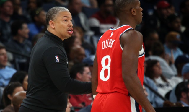 开云体育官网-快船27-11期间战胜的强队：湖人/火箭/森林狼/活塞各2次 尼/掘1次